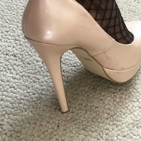 Tan patent leather platform pumps - Picture 7 of 8